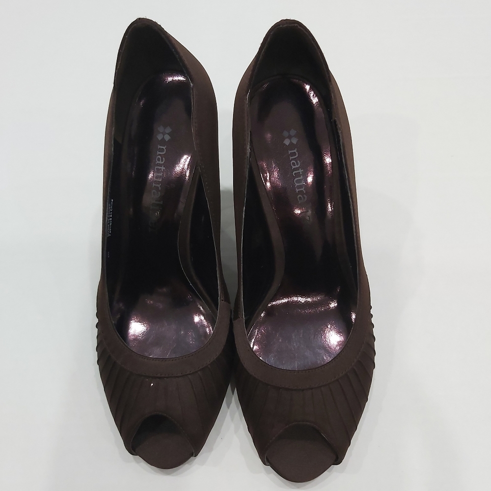 Naturalizer open toe pump heel, size 6